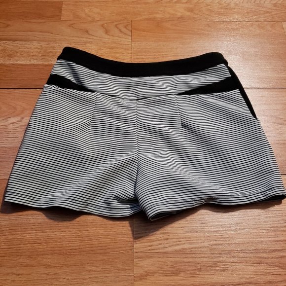 USED Epique Moi Short Shorts Black/White Size M - Picture 2 of 5